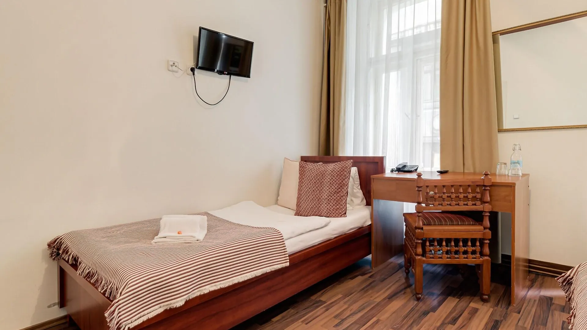 Koruna Hotel Praga 3*,  República Checa