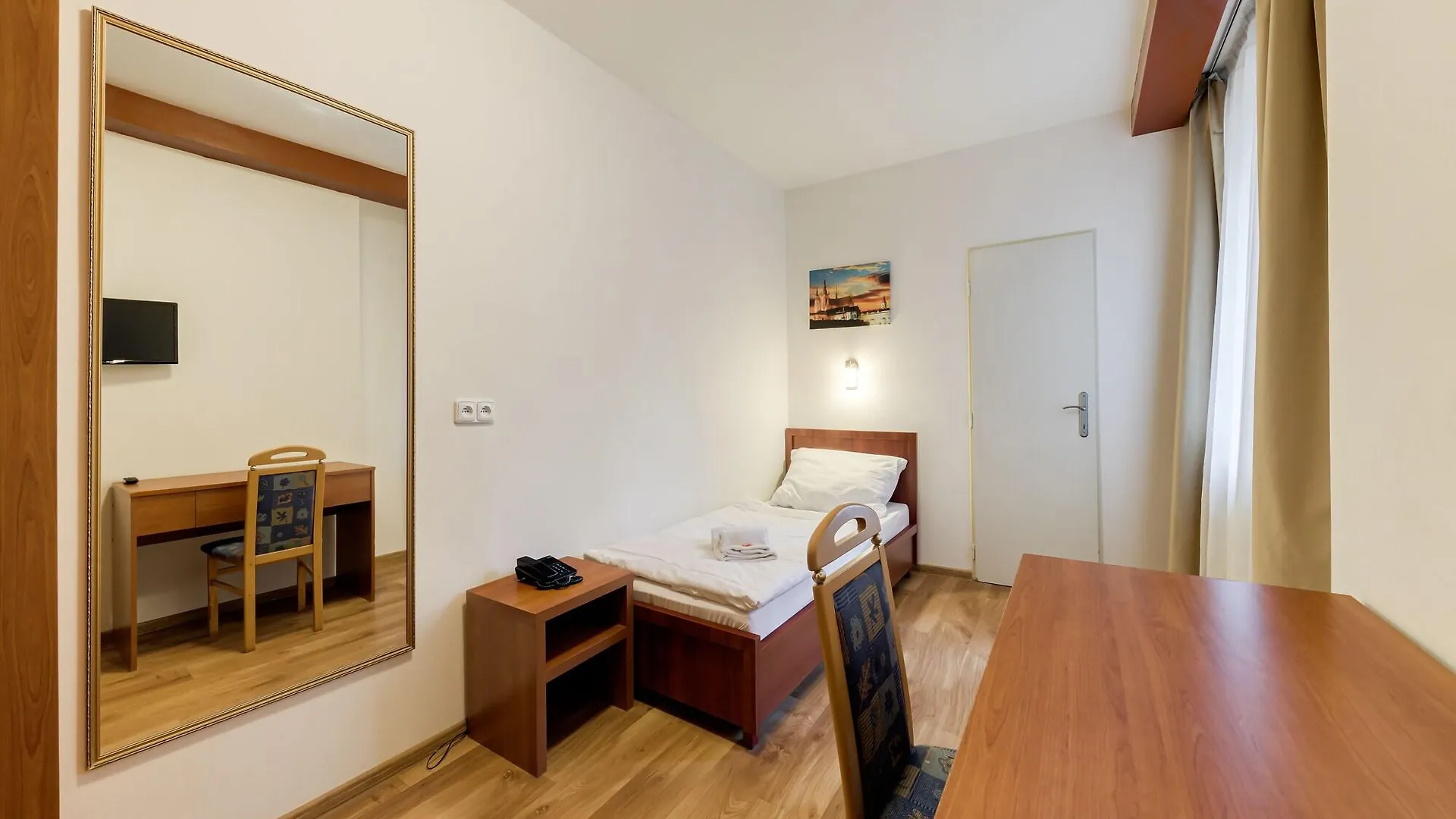 Koruna Hotel Praga 3*,